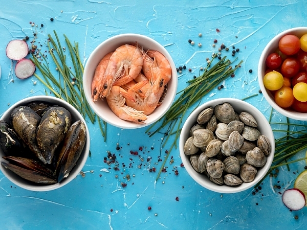 Seasonal Ingredients That Shape Naples Coastal Food Scene