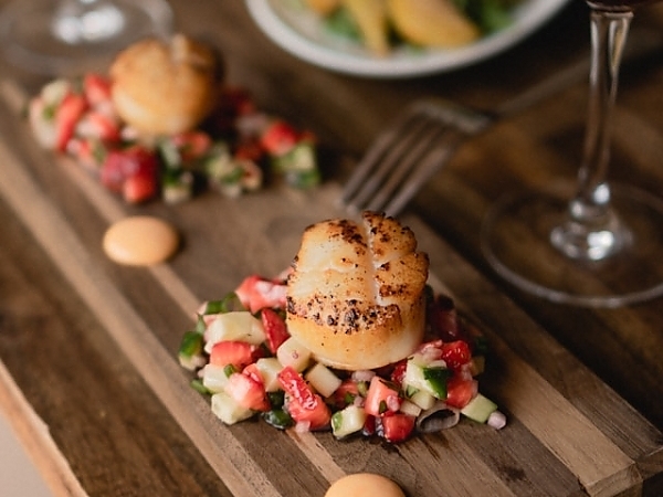 Top Wine Pairings For Popular Dishes in Naples